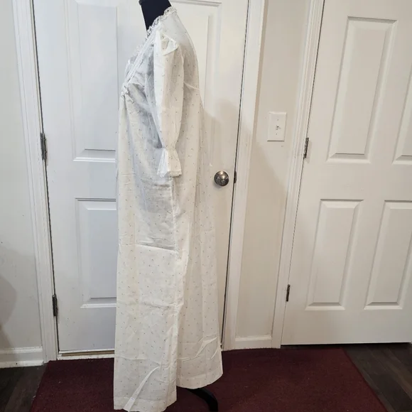 Beth Michaels size medium robe light weight - Picture 8 of 11